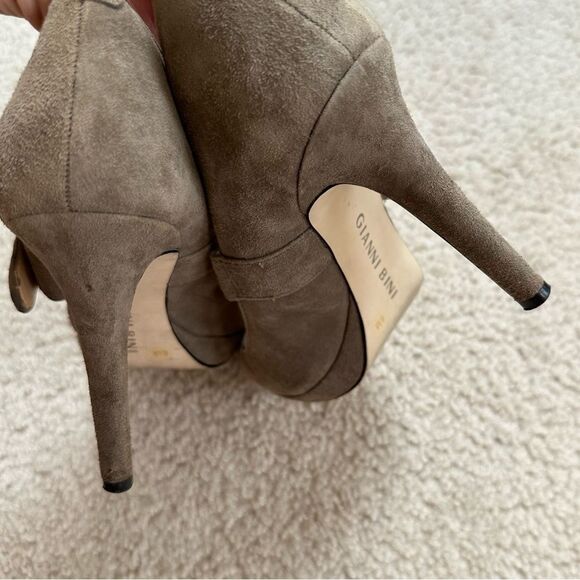 Gianni Bini Green Suede Mary Jane Heels - Picture 11 of 14